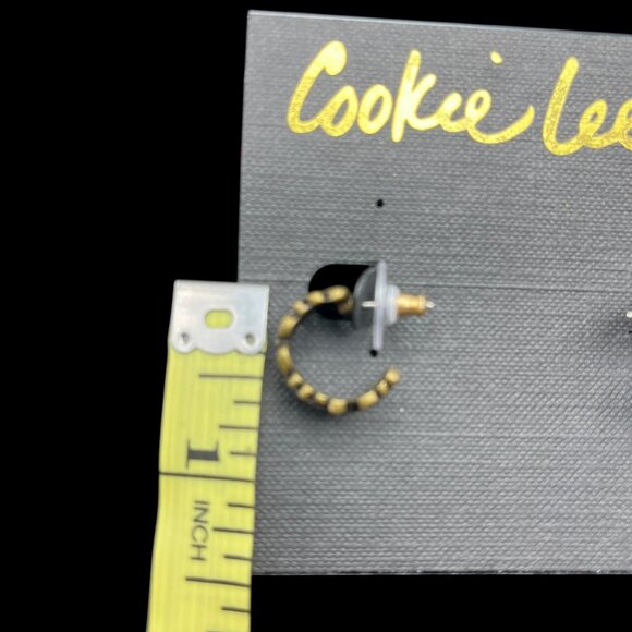 Vintage Cookie Lee Earrings Huggies Gold Tone Scroll New Push Back - Picture 5 of 9
